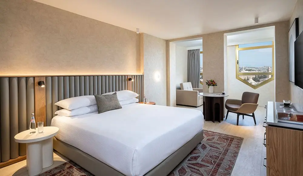 large_LPJ_Club_room_01_1d2e90c1a8.webp