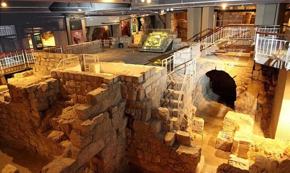atr-herodian-quarter-wohl-museum-of-archaeology-1