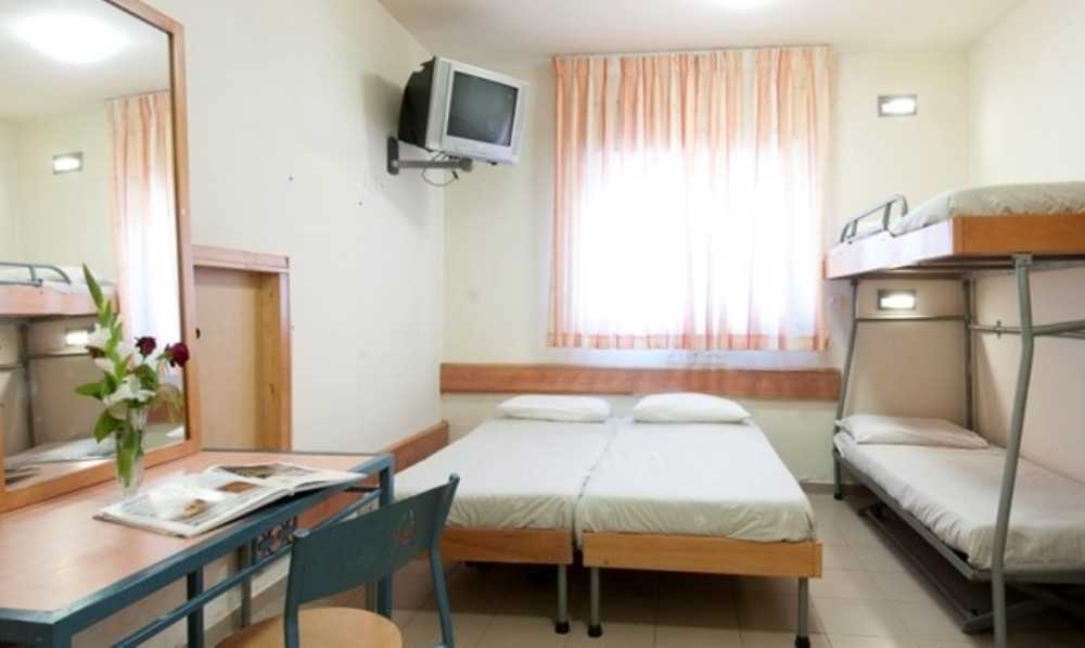 חדר באכסניית אגרון